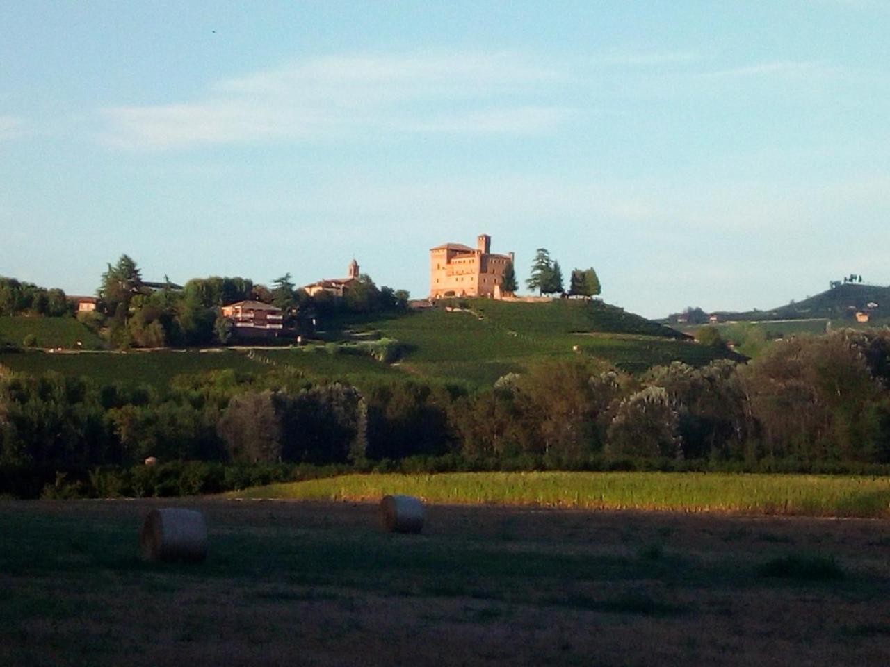 Diano dʼAlba Tenuta Calabiana מראה חיצוני תמונה